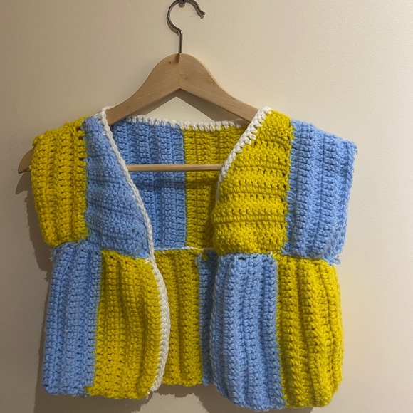 Cute cropped sweater vest - Picture 1 of 5